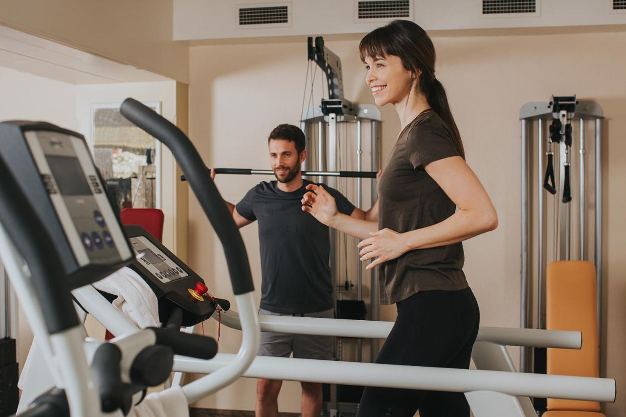 Ortner'S Resort Bad Füssing Εξωτερικό φωτογραφία A personal trainer with a client