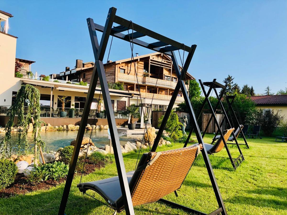 Ortner'S Resort Bad Füssing Εξωτερικό φωτογραφία A swing