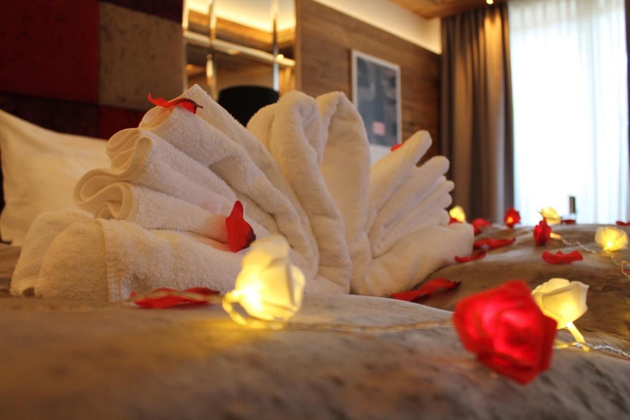 Ortner'S Resort Bad Füssing Εξωτερικό φωτογραφία A towel swan