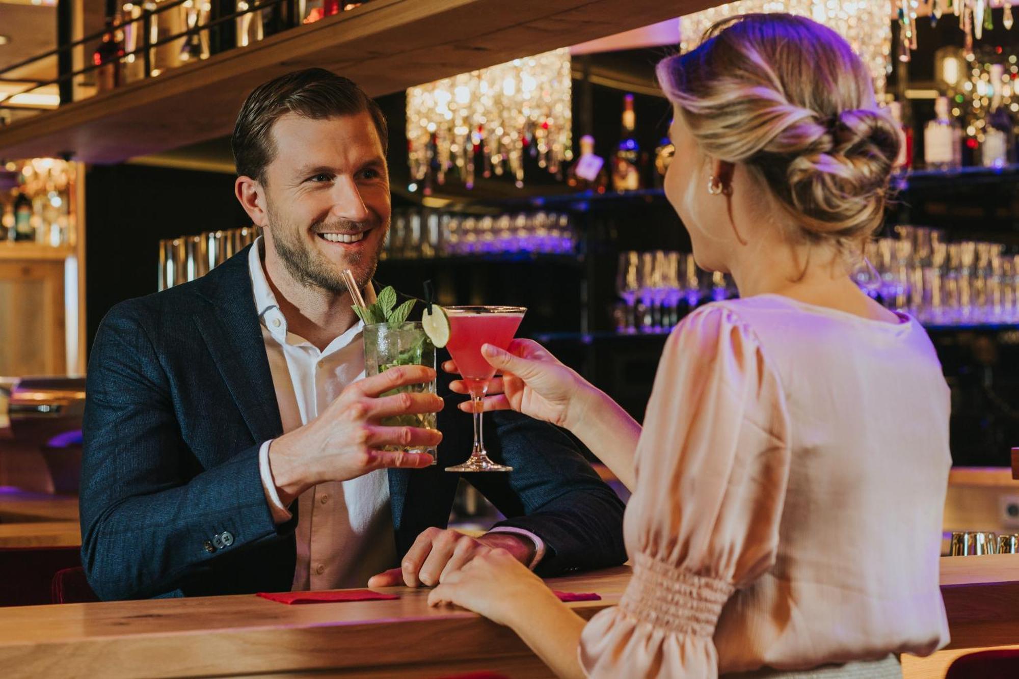 Ortner'S Resort Bad Füssing Εξωτερικό φωτογραφία A couple drinking cocktails